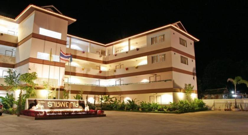 Ratchaphruek 2007 Hotel Chom Thong Exterior photo