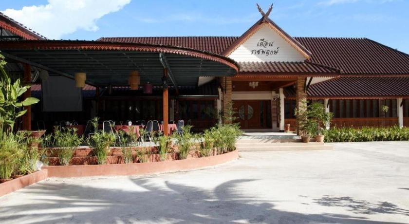 Ratchaphruek 2007 Hotel Chom Thong Exterior photo