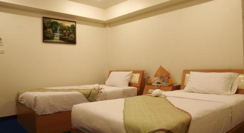 Ratchaphruek 2007 Hotel Chom Thong Exterior photo
